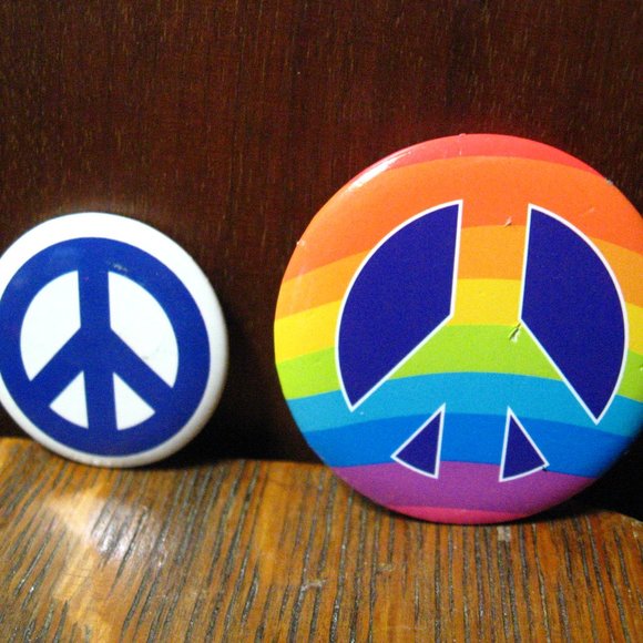 🌈 Groovy Peace Sign Vintage Lapel Pins Set (2) - Picture 2 of 5